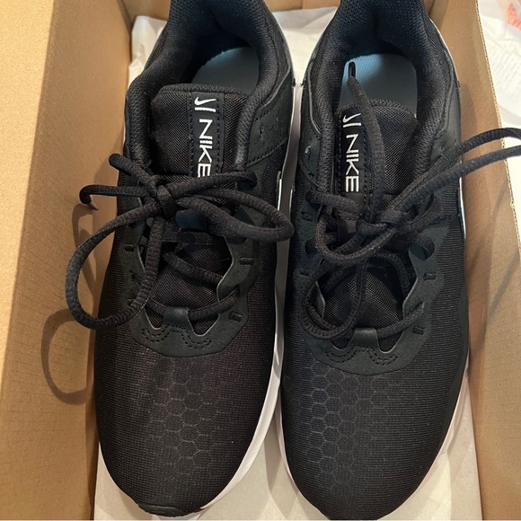 (New) Nike Legend Essential 2 Athletic Women's Training Shoes - Picture 4 of 7